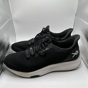 Kuru Atom 2 - Jet Black/Bright White - Size 15 Wide  Men's